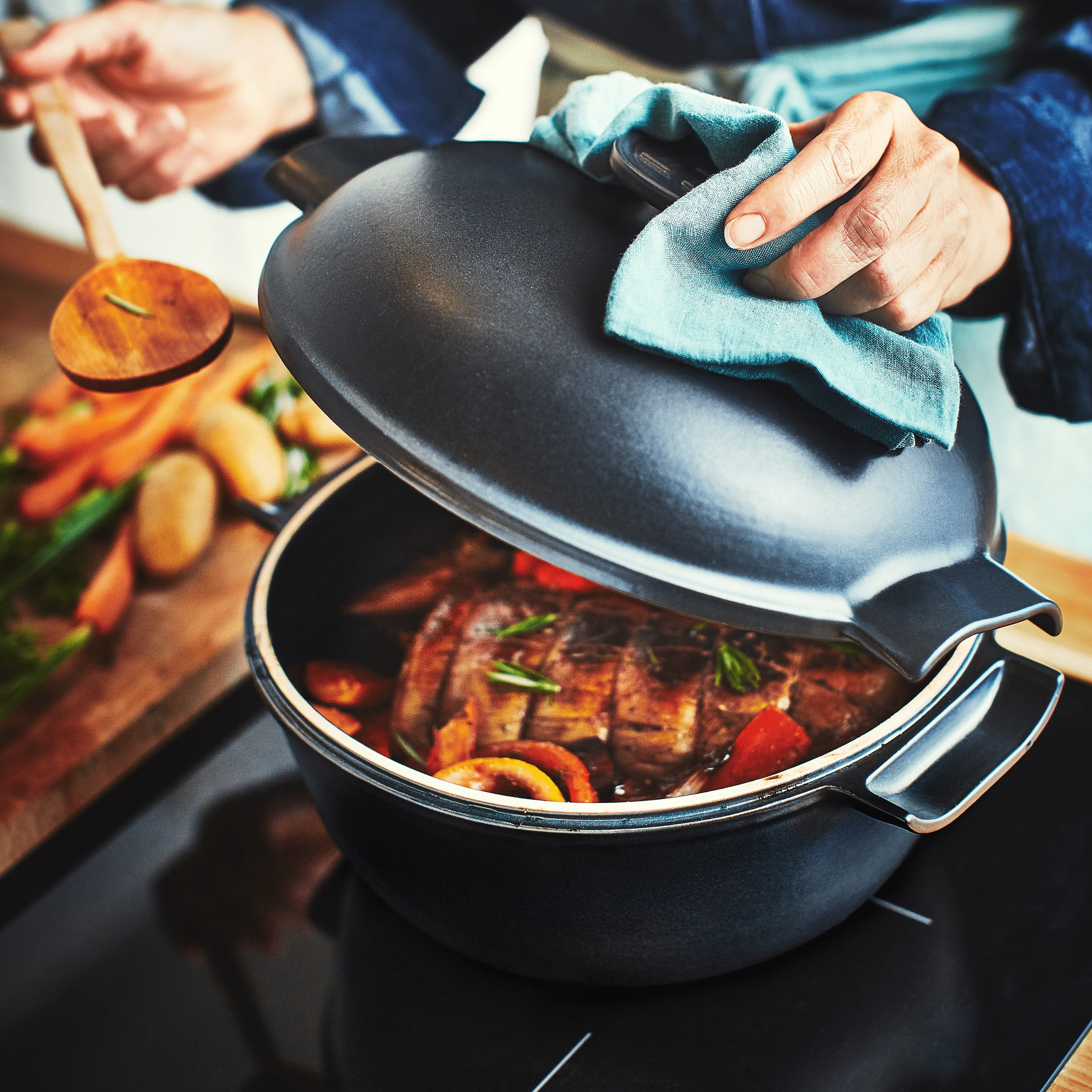 Delight Round Dutch Oven (Induction Compatible)